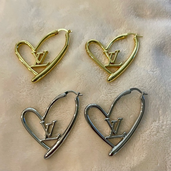 Restocked!! Earrings… Silver or Gold Earrings - LV - Picture 5 of 7